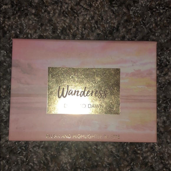 Blush and highlighter palette - Picture 1 of 2
